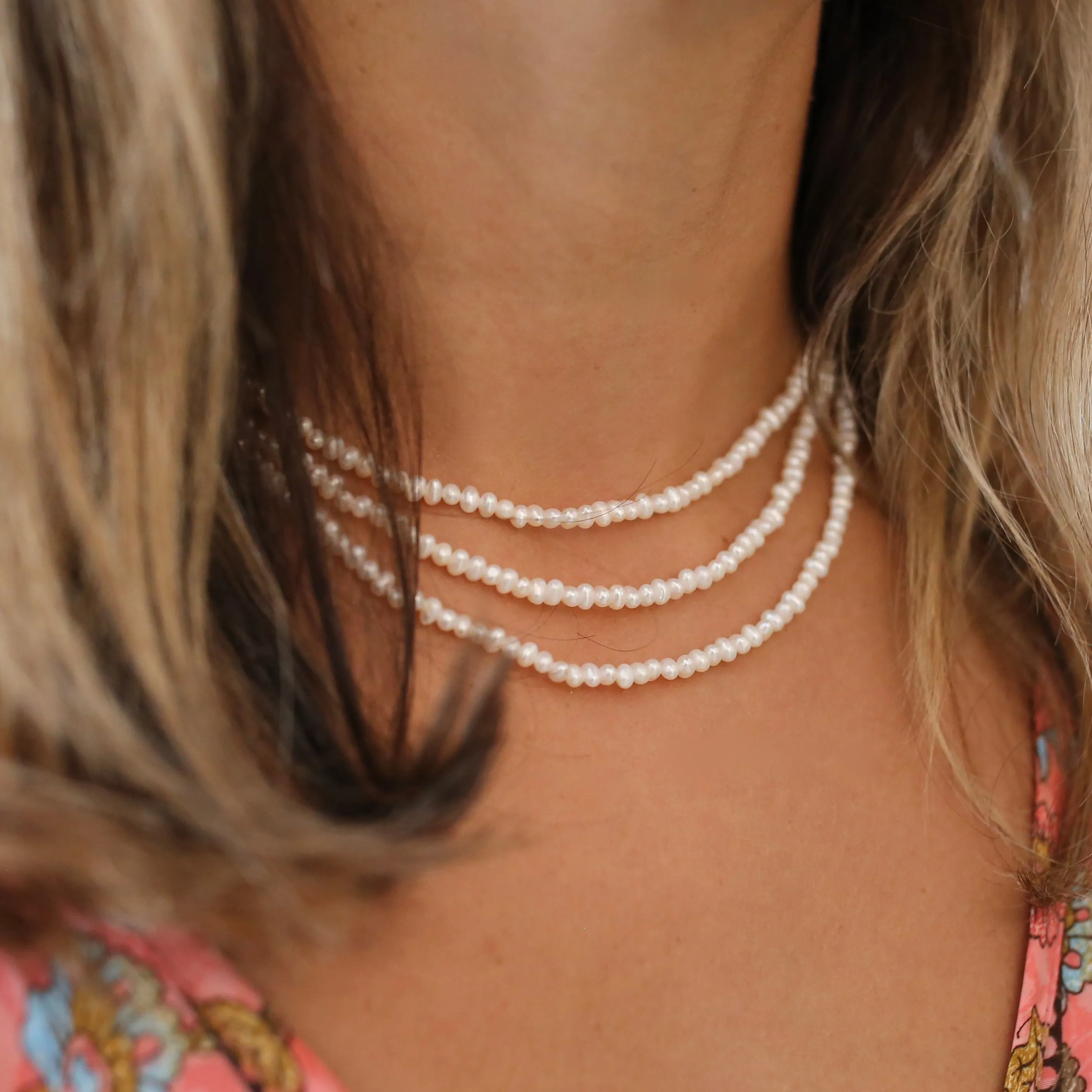 123-01-S | VINTAGE TRIPLE STRAND NECKLACE (WHITE ON SILVER)