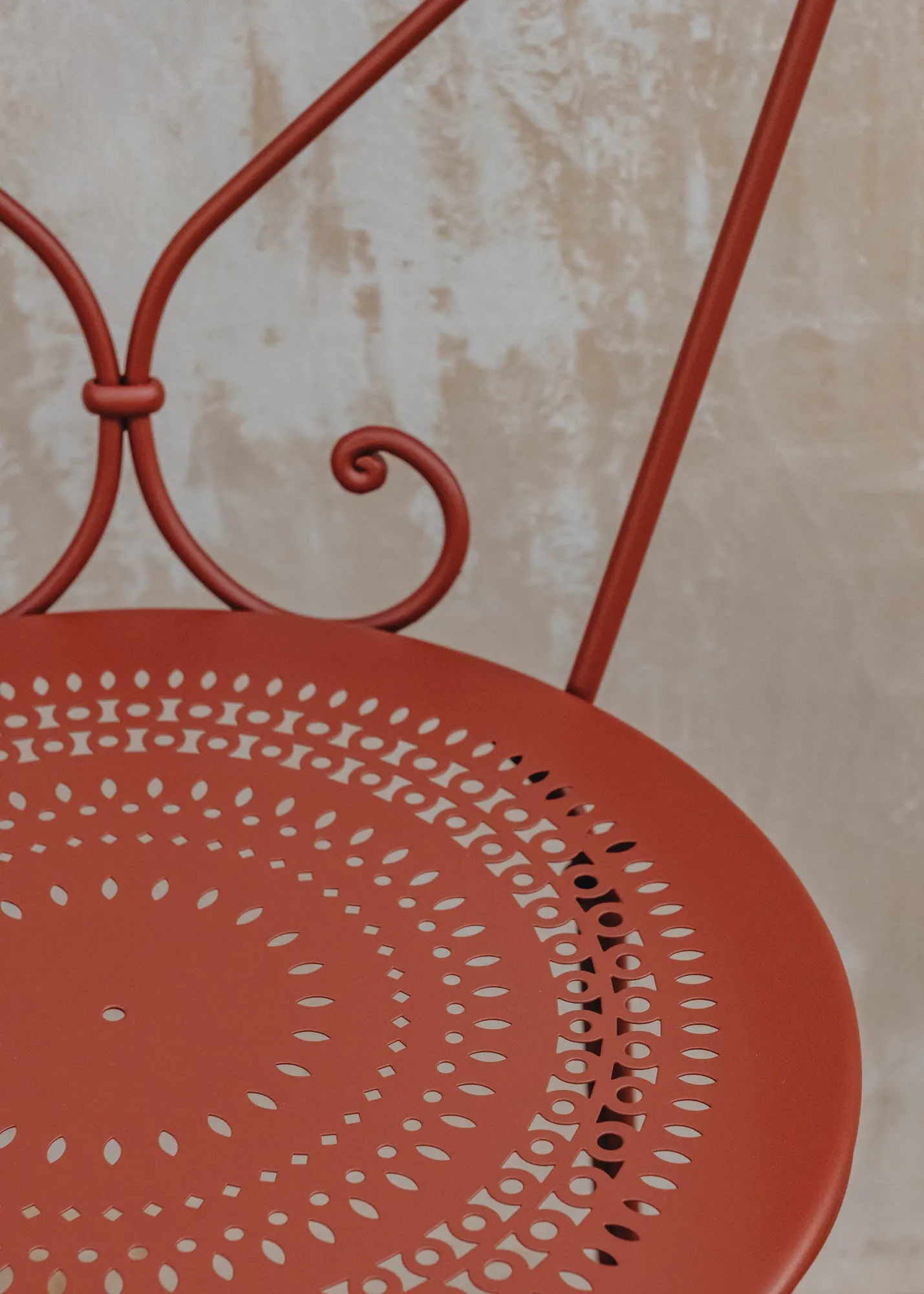 1900 Stacking Chair in Red Ochre