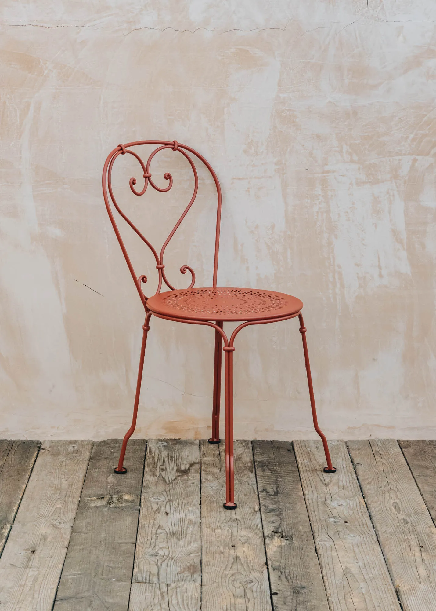 1900 Stacking Chair in Red Ochre