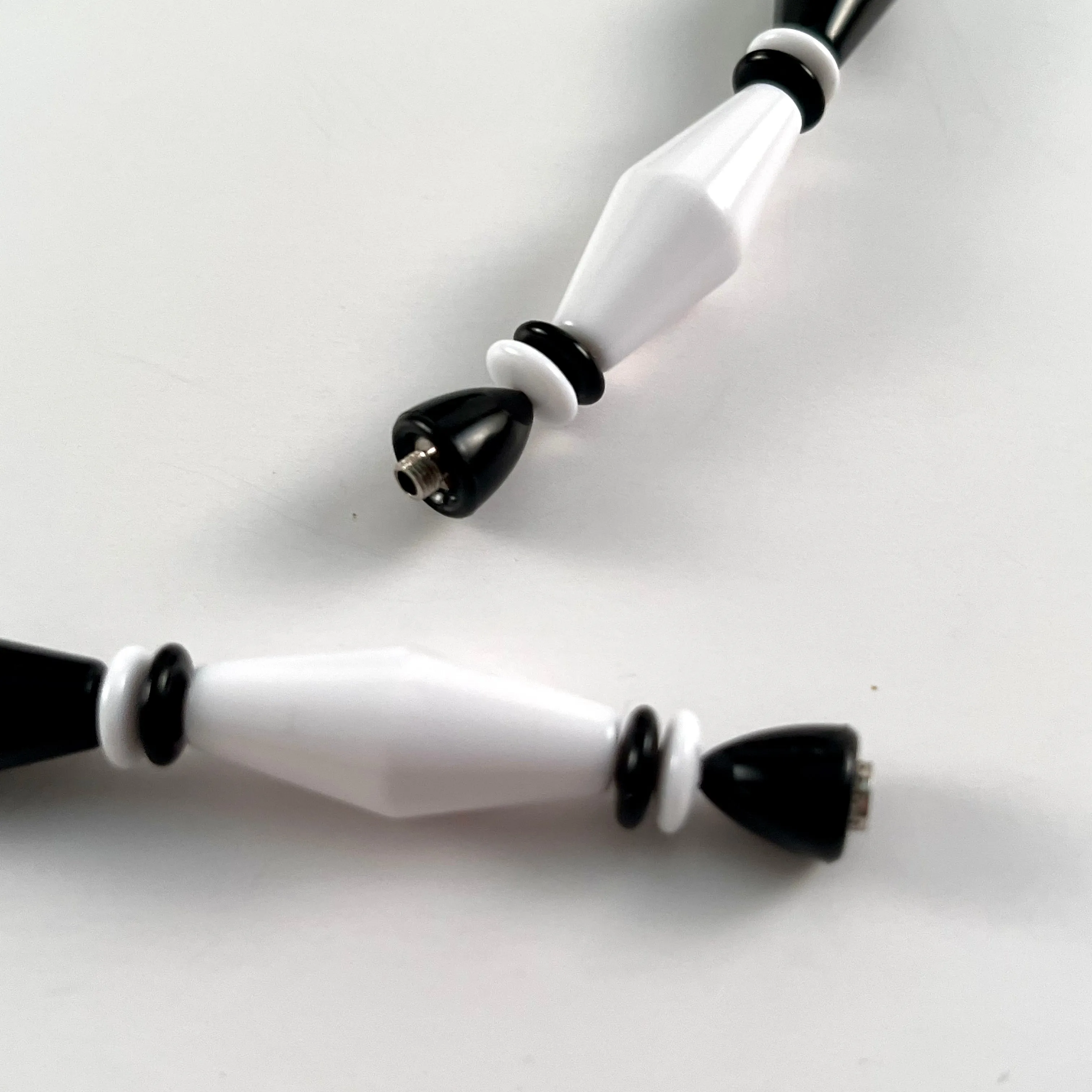 1989 Avon Classic Lines Necklace