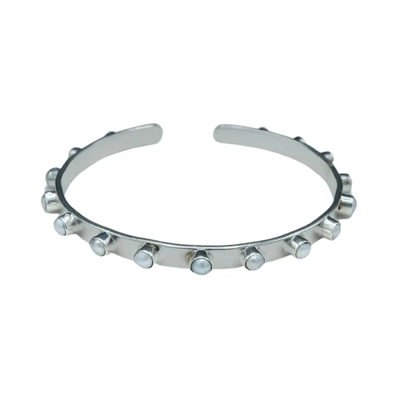 210-01-S | SEEMA ADJUSTABLE CUFF ( 4 MM PEARLS ON SILVER )
