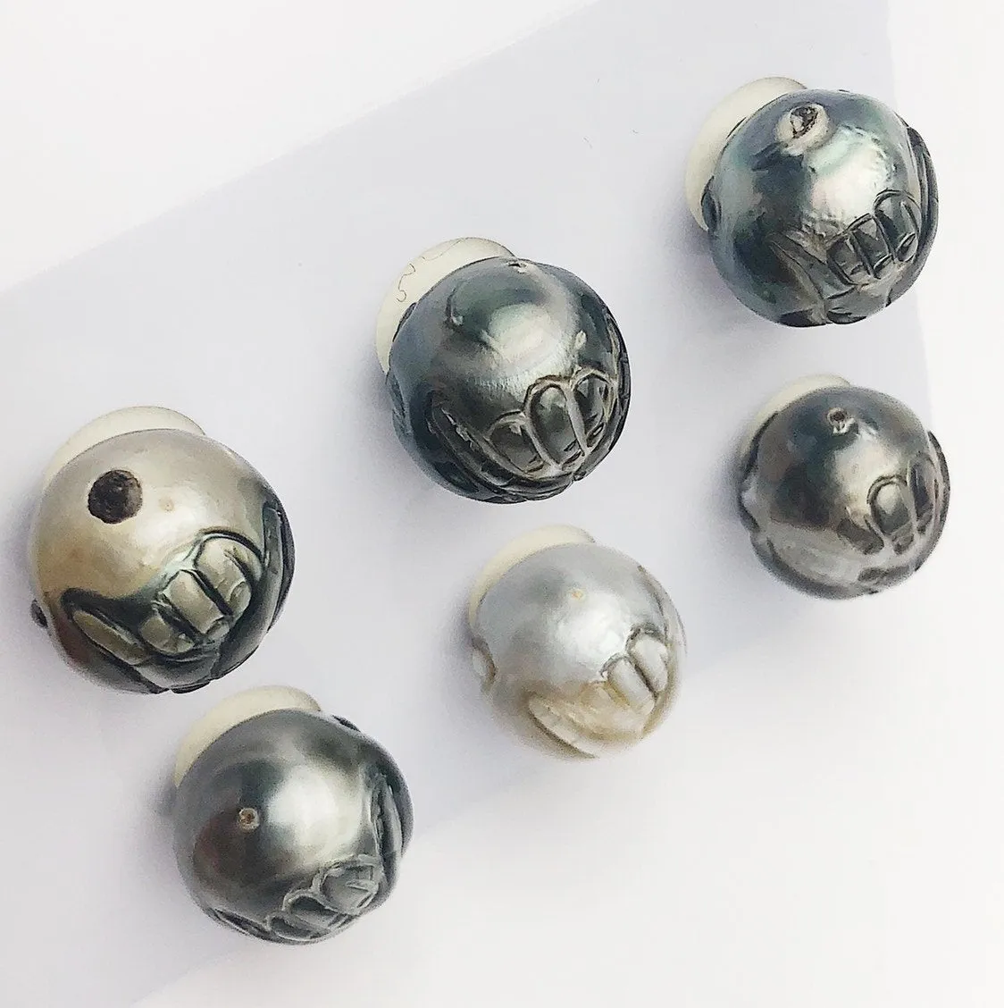 Carved Hawaiian Shaka Tattoo Tahitian Pearl 13-14mm (613)