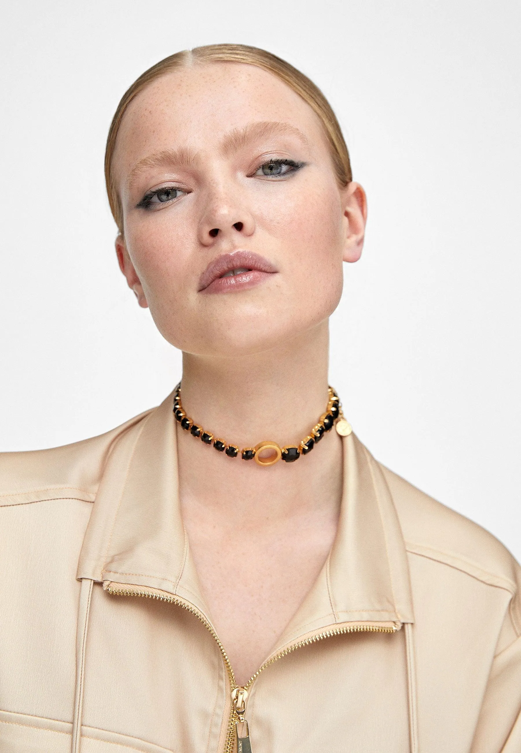 Choker necklace with crystals