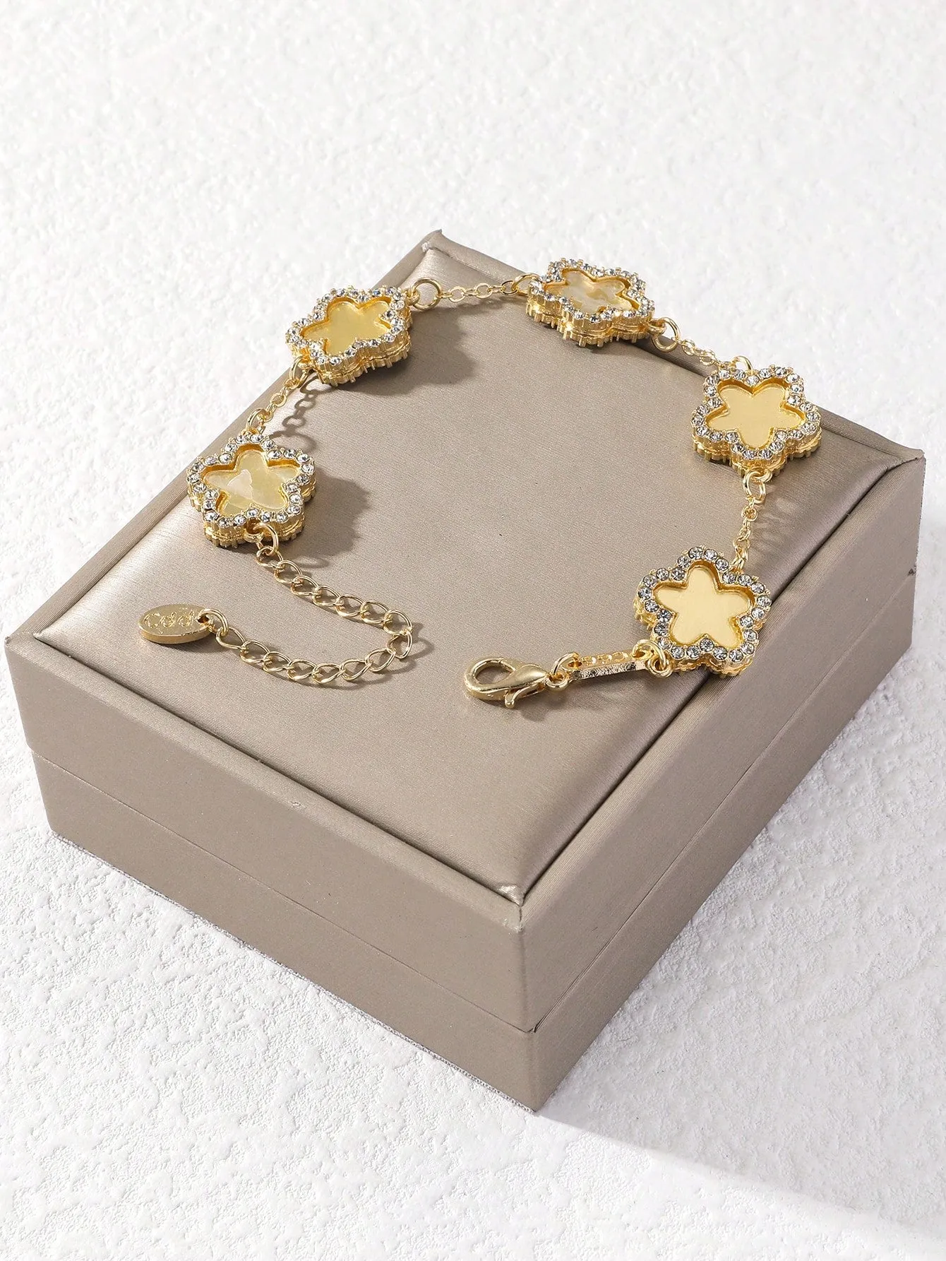Clover Shaped Rhinestone Inlaid Chic Lady Bracelet Suitable