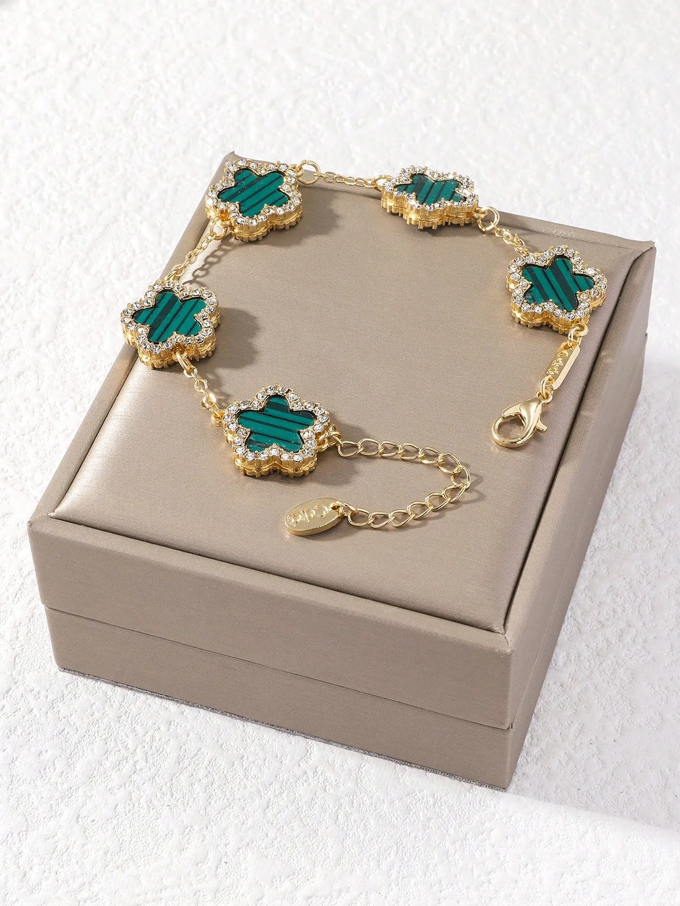 Clover Shaped Rhinestone Inlaid Chic Lady Bracelet Suitable