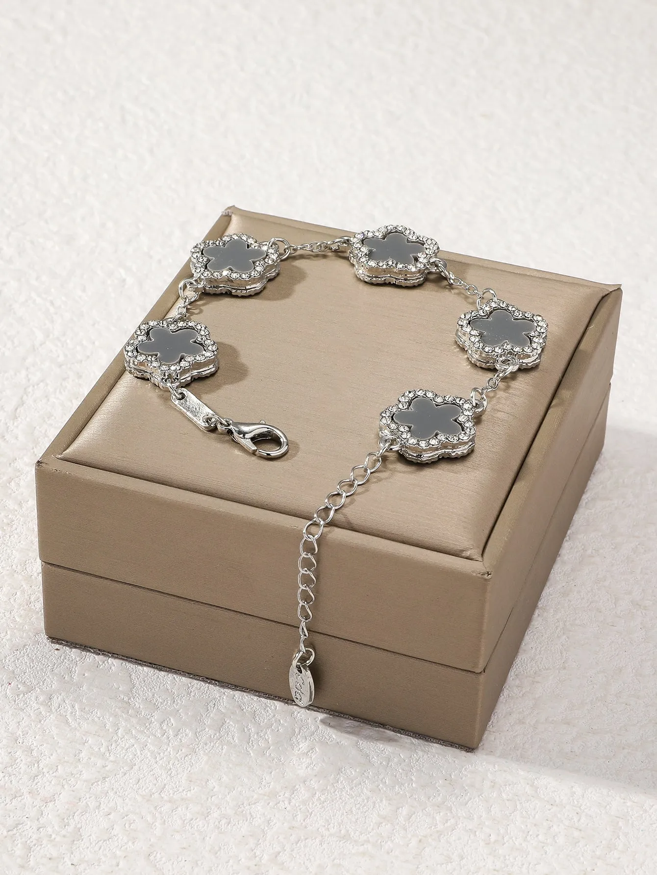 Clover Shaped Rhinestone Inlaid Chic Lady Bracelet Suitable