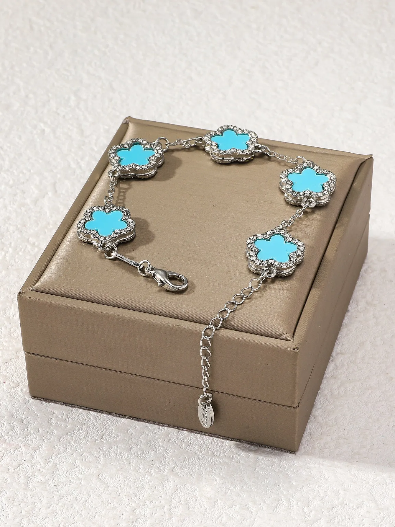 Clover Shaped Rhinestone Inlaid Chic Lady Bracelet Suitable