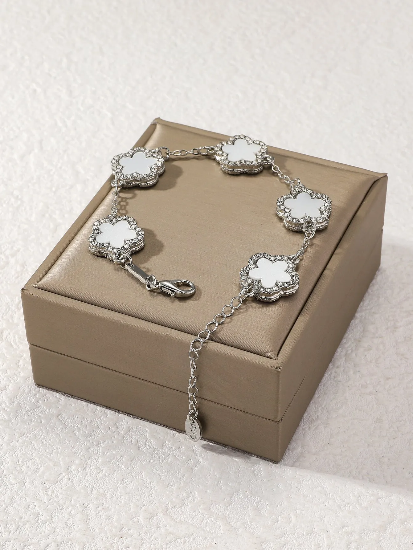 Clover Shaped Rhinestone Inlaid Chic Lady Bracelet Suitable