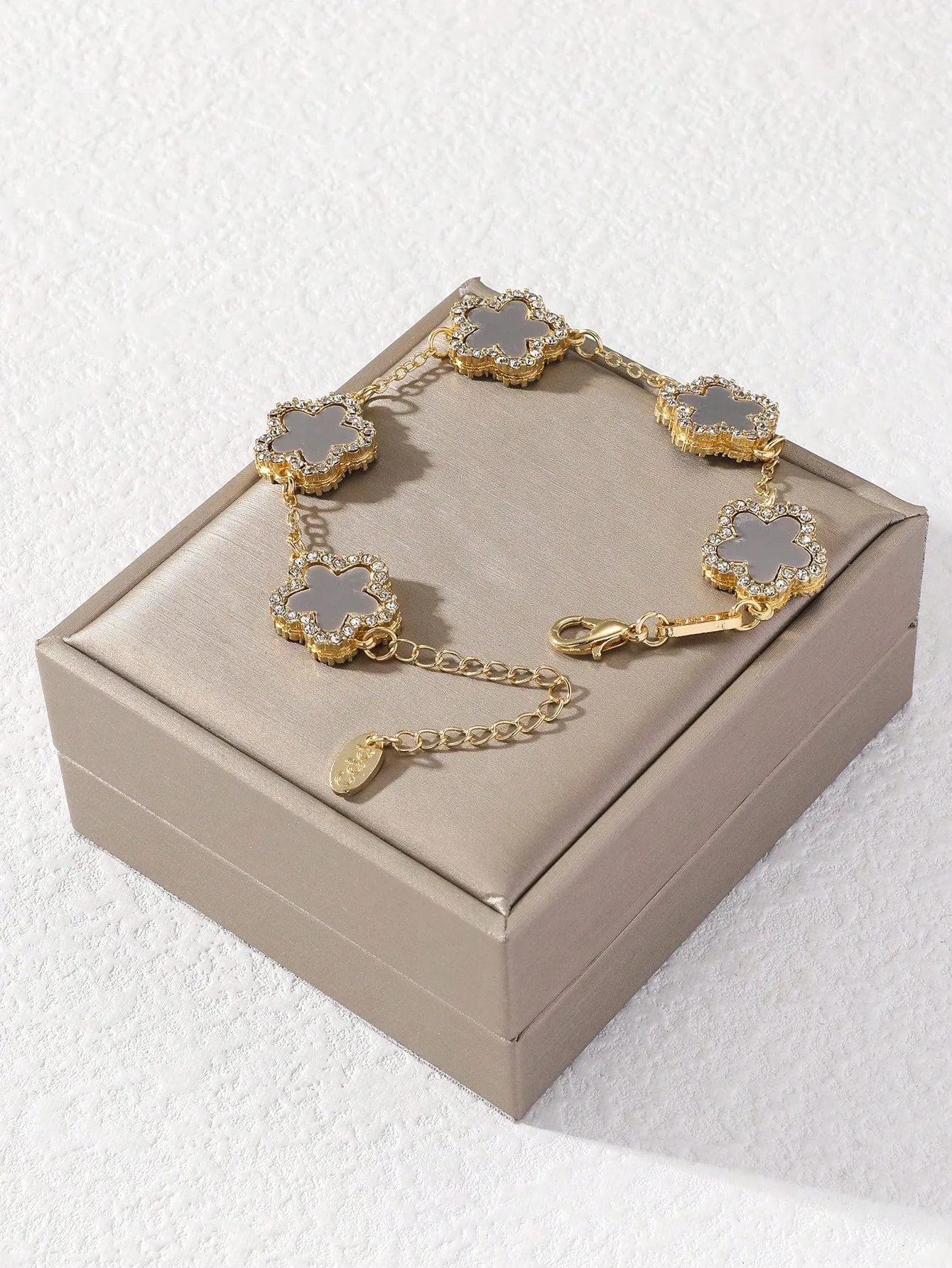 Clover Shaped Rhinestone Inlaid Chic Lady Bracelet Suitable