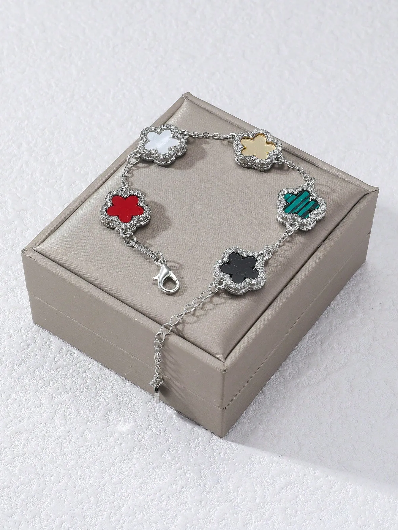 Clover Shaped Rhinestone Inlaid Chic Lady Bracelet Suitable