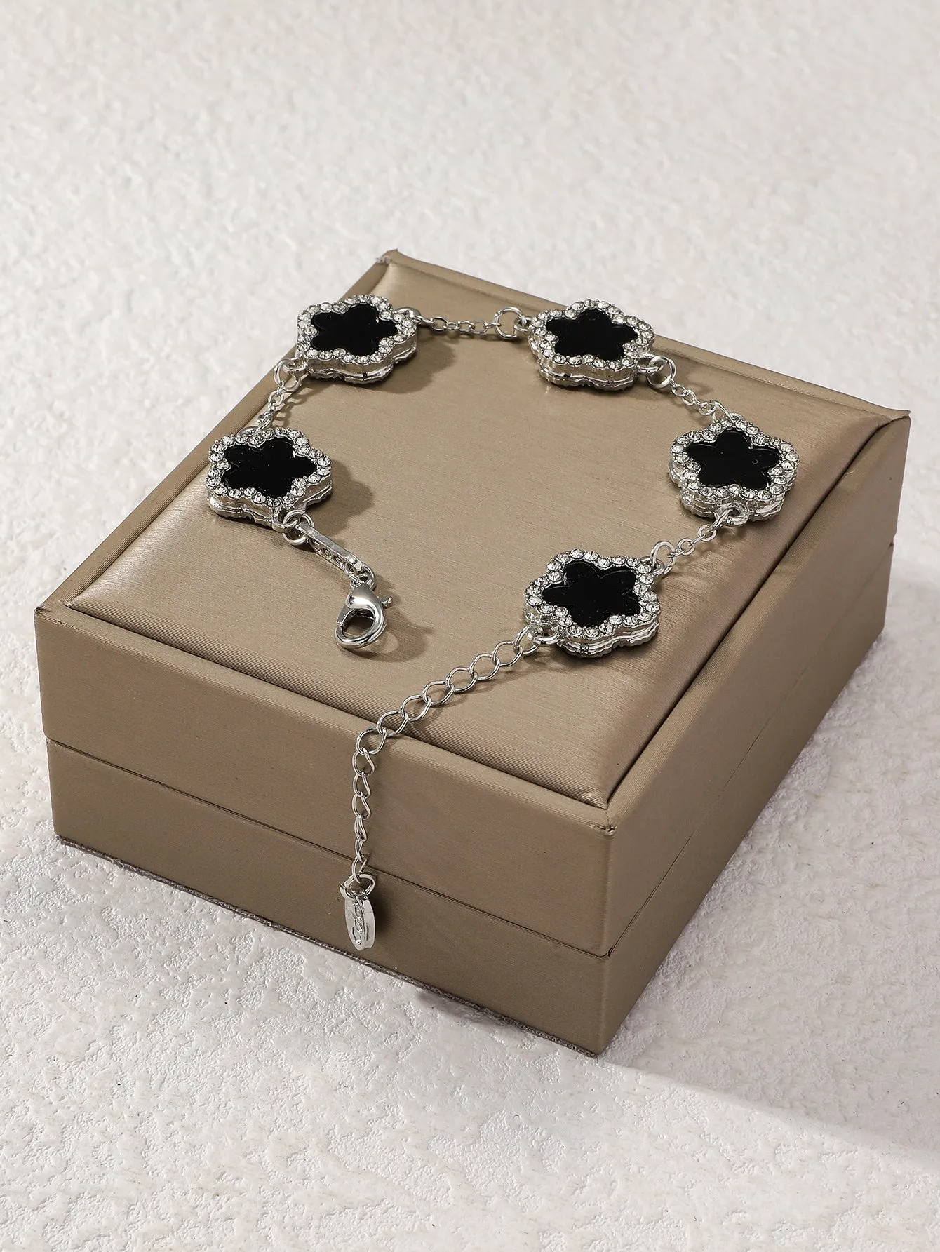 Clover Shaped Rhinestone Inlaid Chic Lady Bracelet Suitable