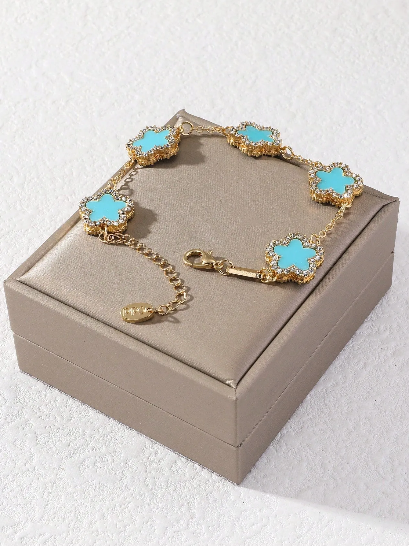 Clover Shaped Rhinestone Inlaid Chic Lady Bracelet Suitable