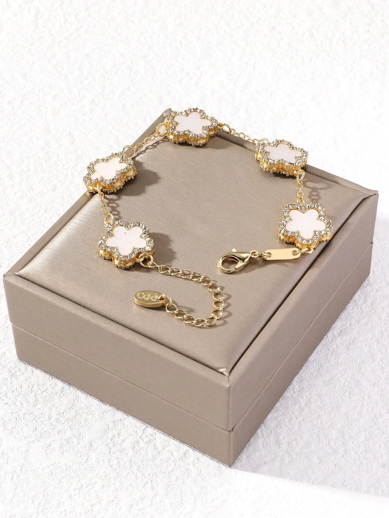 Clover Shaped Rhinestone Inlaid Chic Lady Bracelet Suitable