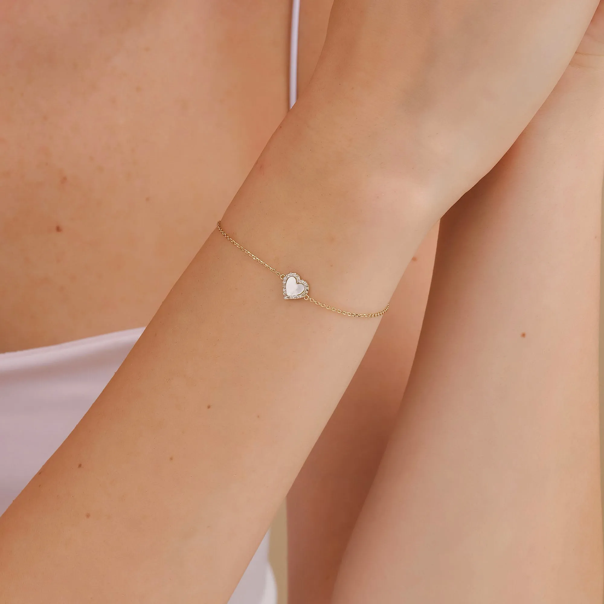 Dainty Pearl Heart Bracelet, Zhuri