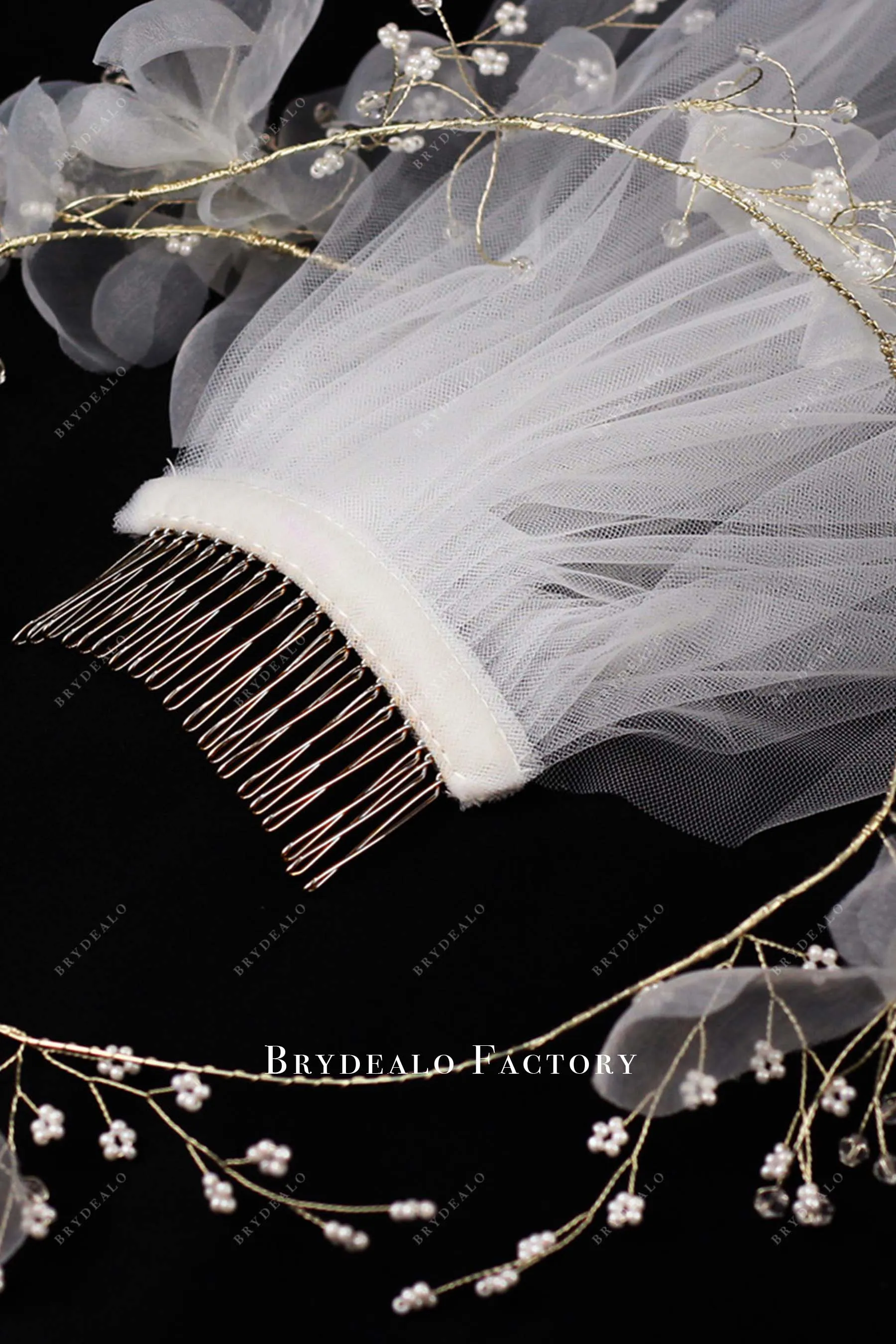 Dreamy Garland Tulle Elbow Length Wedding Veil