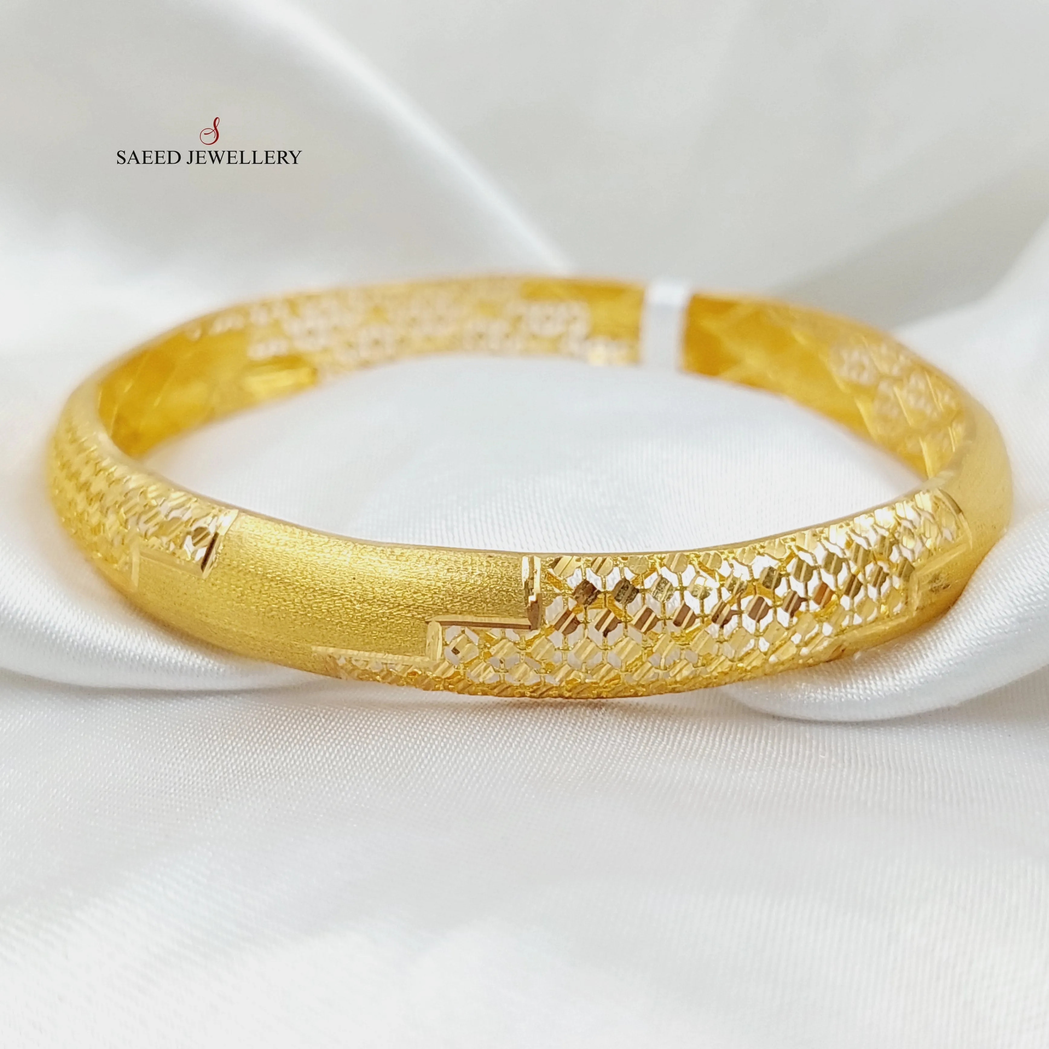 Engraved Kuwaiti Bangle