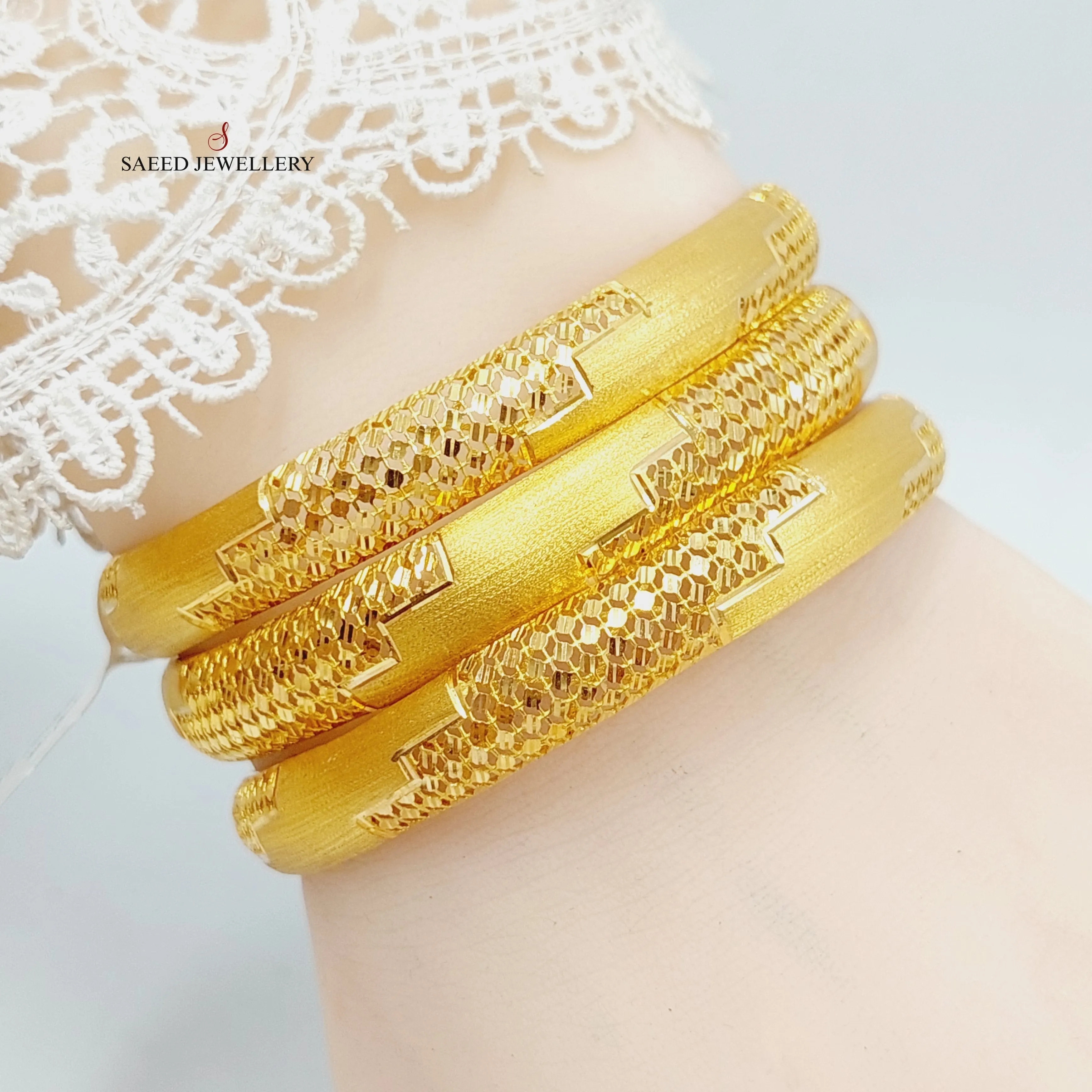 Engraved Kuwaiti Bangle