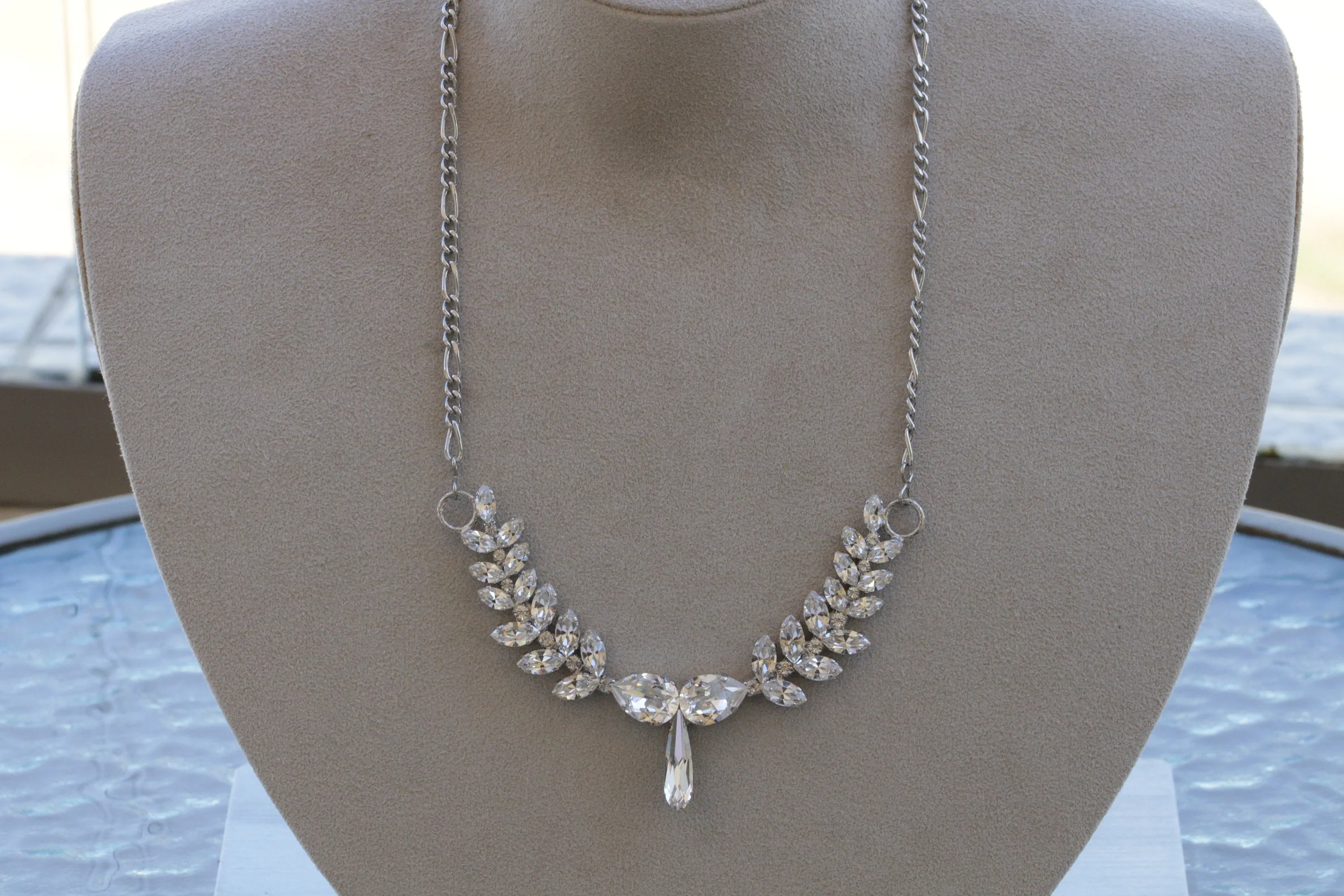 FORMAL CRYSTAL NECKLACE