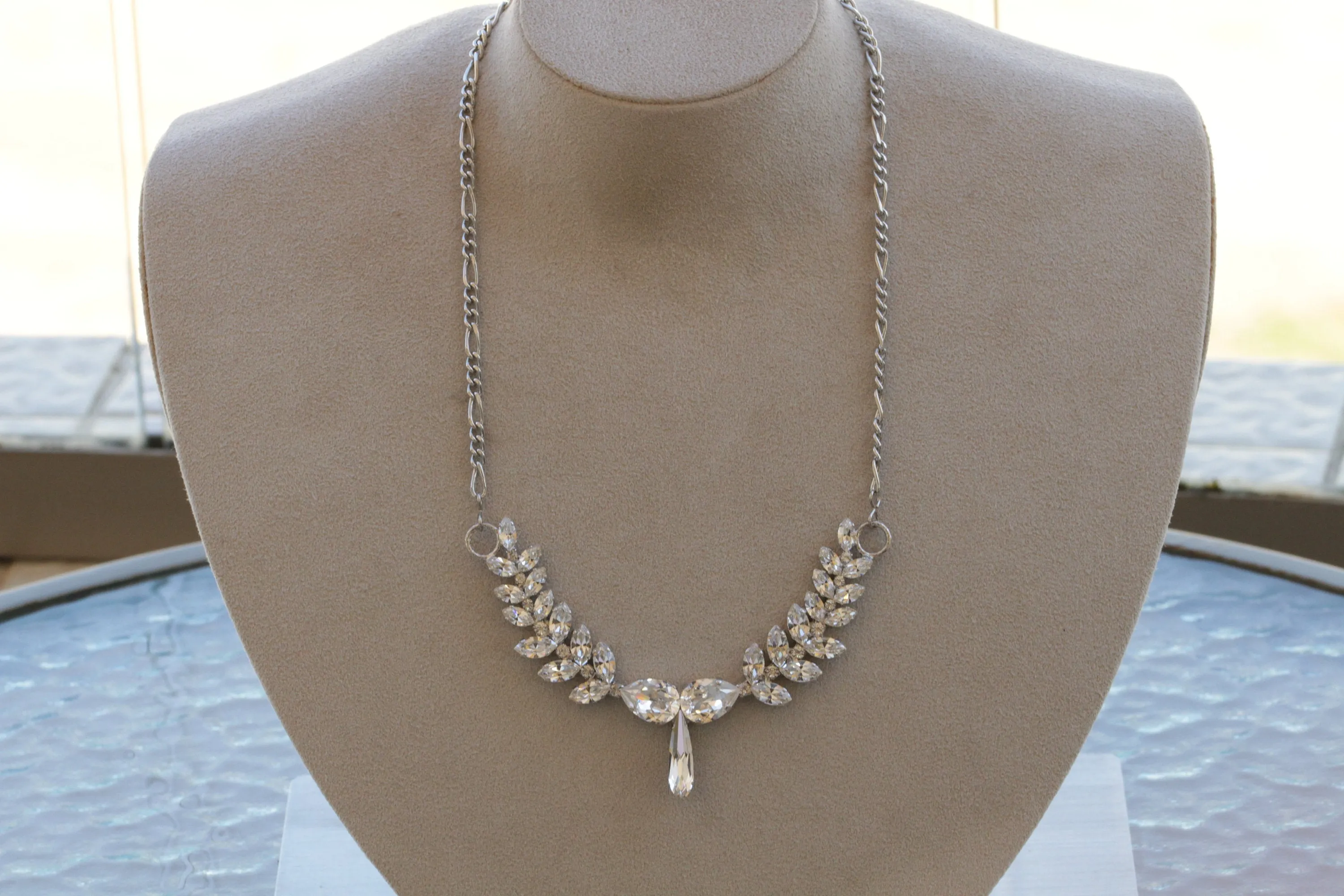 FORMAL CRYSTAL NECKLACE