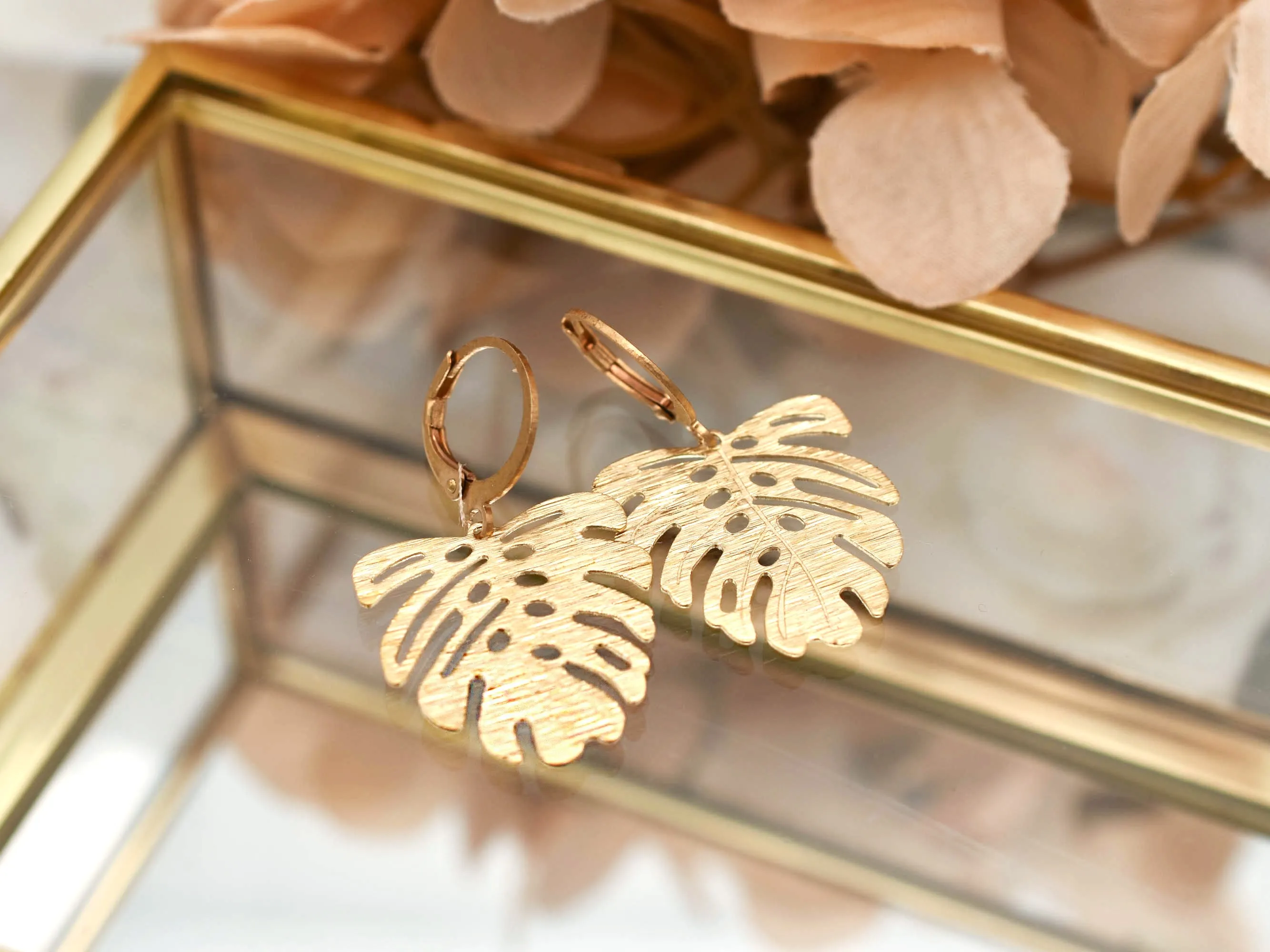 Large Brass Monstera Leaf