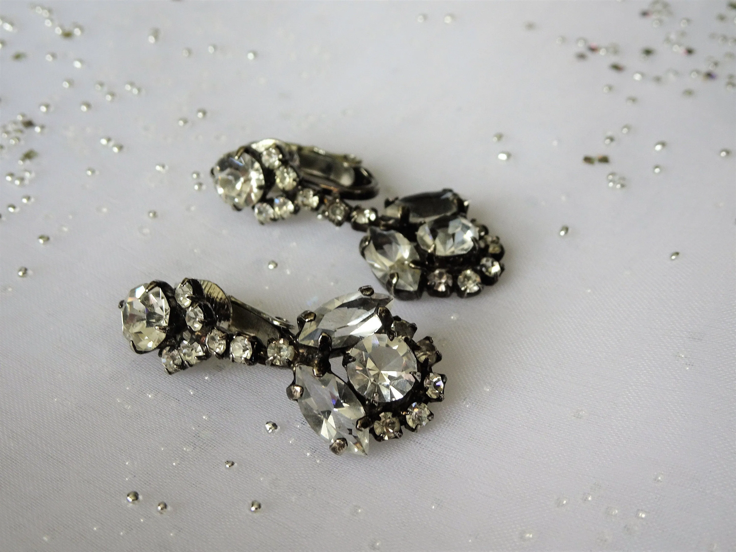 LOVELY Art Deco Crystal and Rhinestones Drop Earrings,Flapper Gatsby Era Jewelry, Sparkling Cut Stones, Collectible Vintage Jewelry