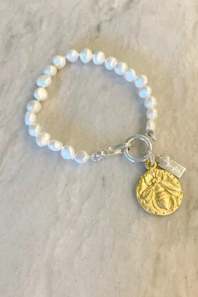 Lydia Gold Pearl Bracelet | Whimsical Bee Charm & Timeless Pearls | By Pearly Girls