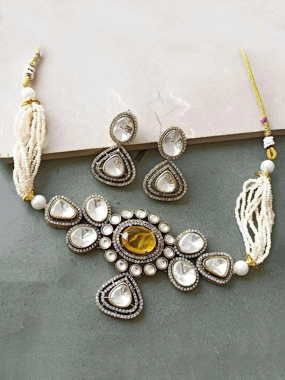 Nikita Dutta In Carved Center Kundan Choker Set