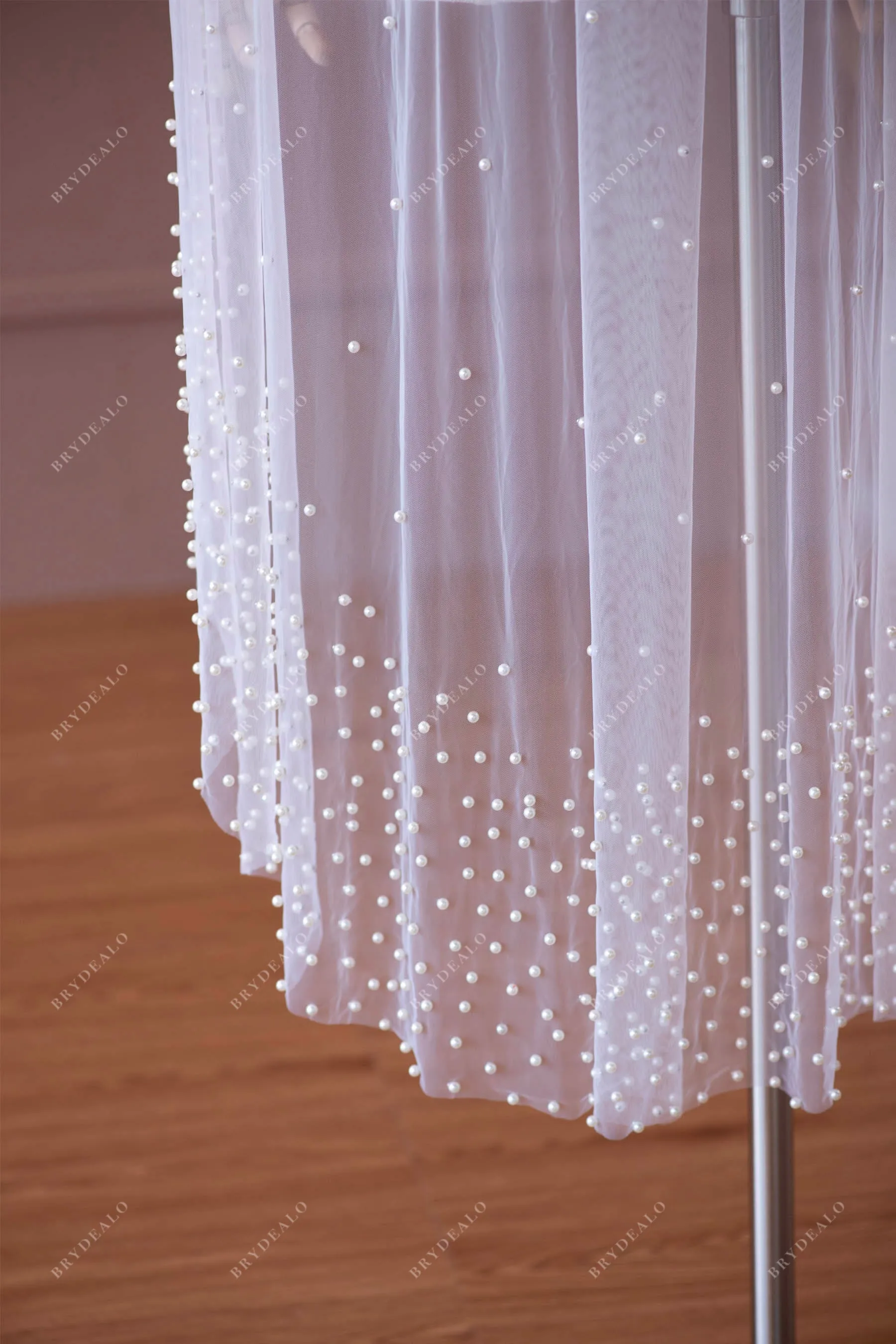 Popular Knee Length Pearl Wedding Veil