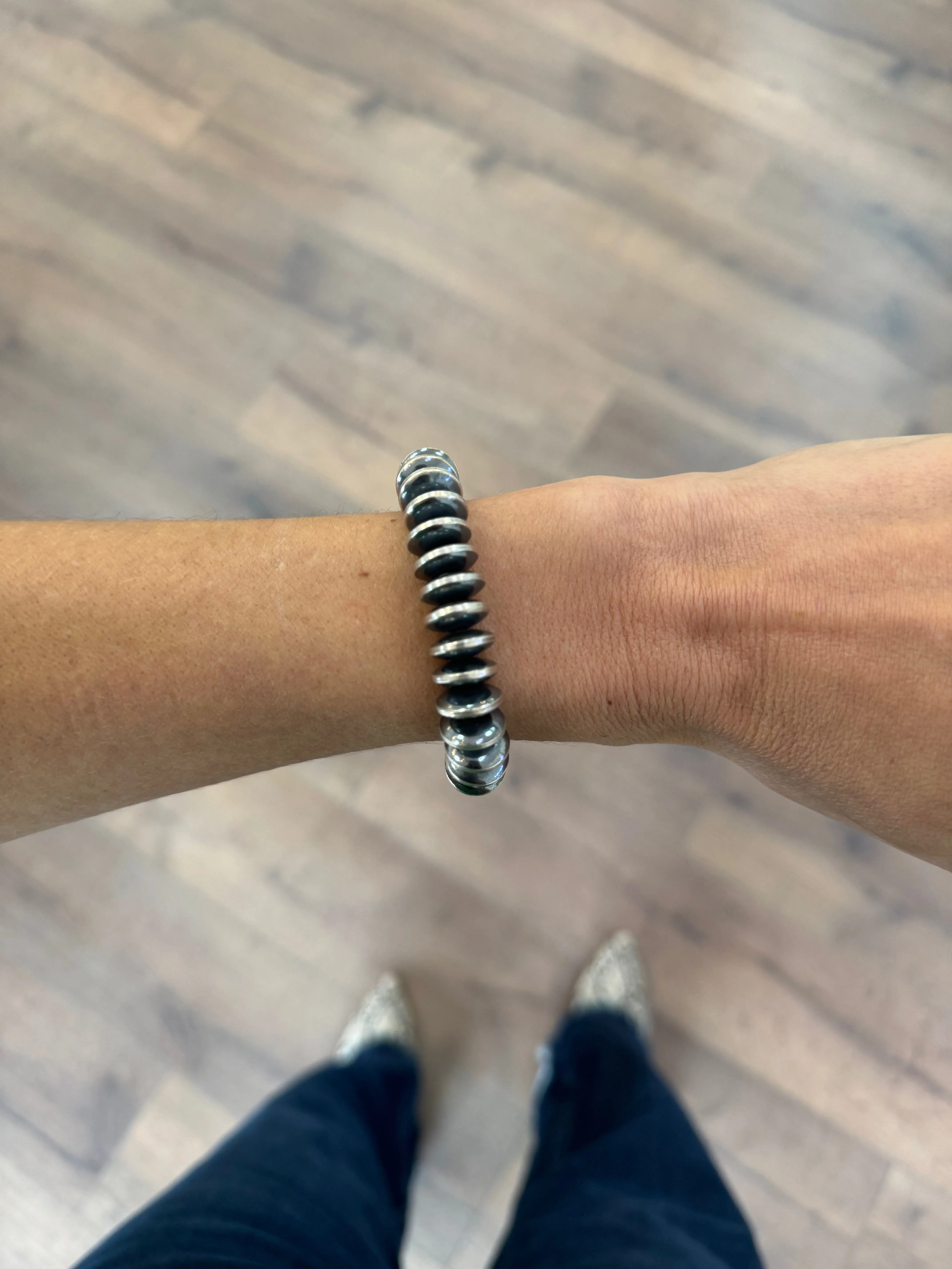 Saucer Navajo Pearl Stretch Bracelet - 12mm