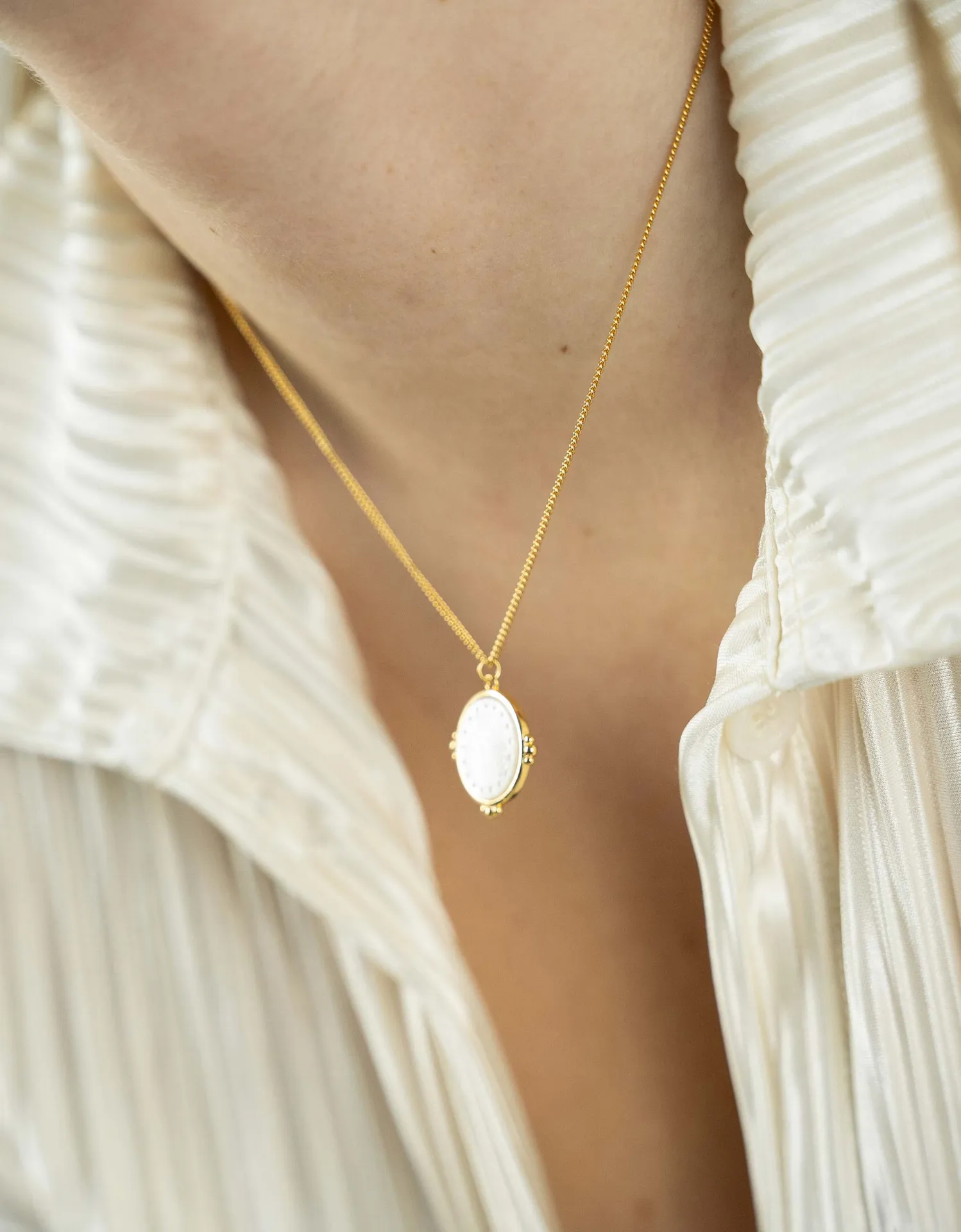 Sea Shell Print Pearl Necklace - Delicate Design, Lustrous Pearls