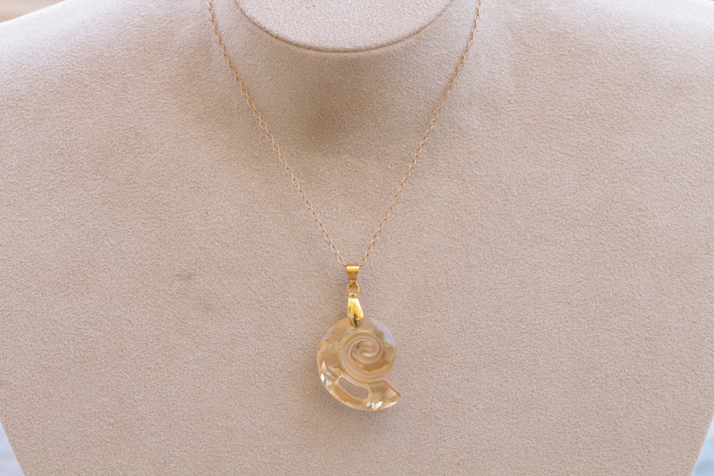 SNAIL NECKLACE