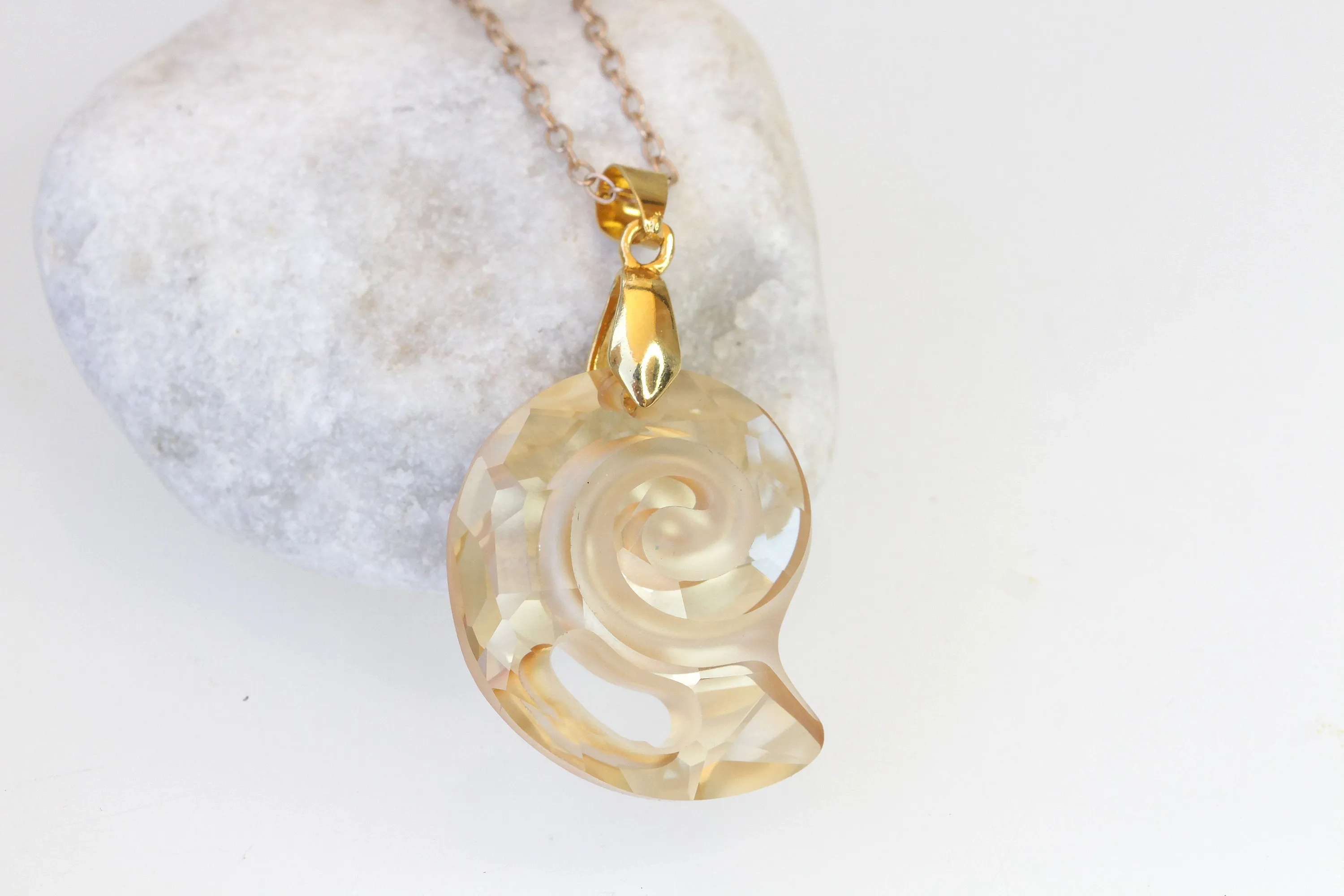 SNAIL NECKLACE