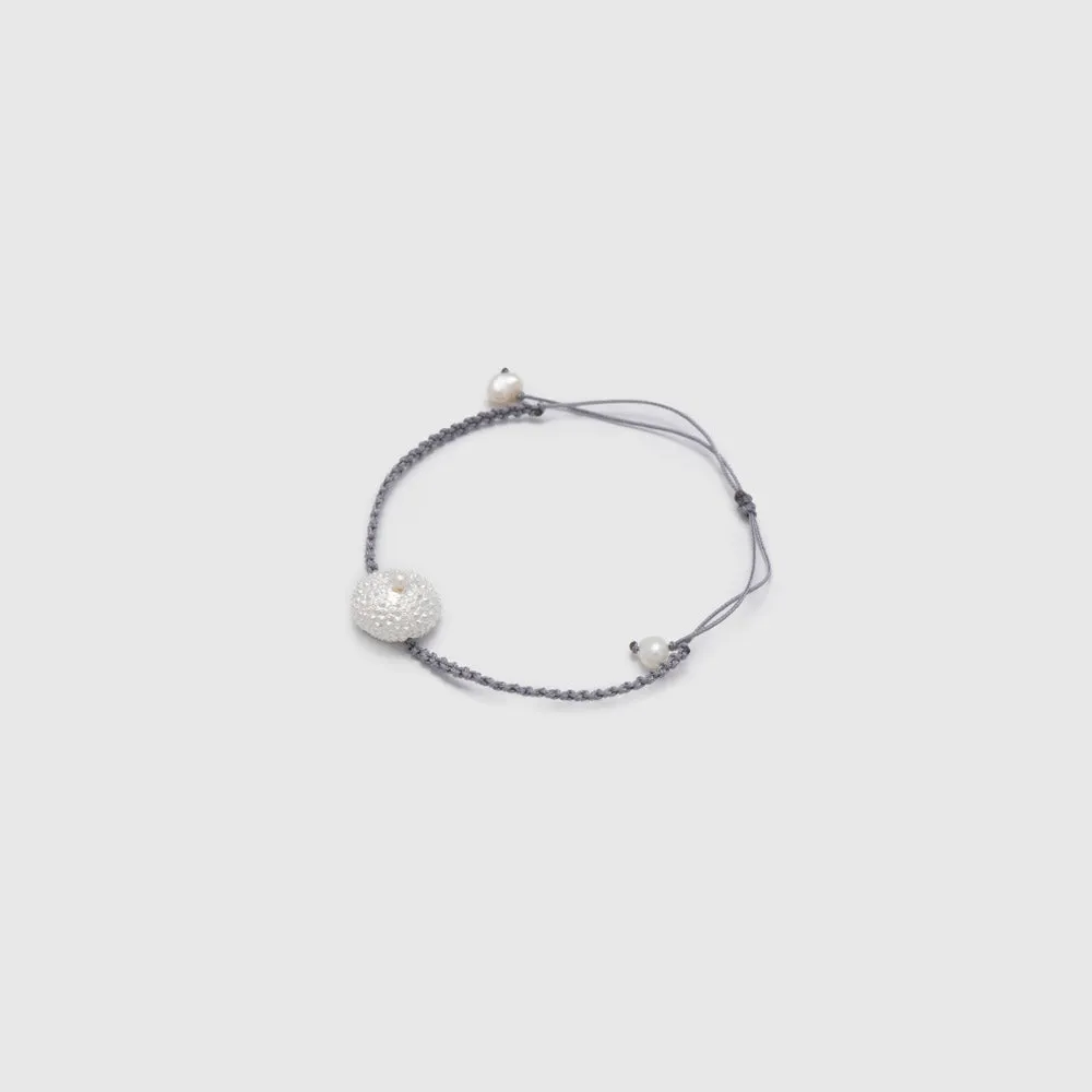 Urchin with pearl - macrame bracelet - silver 925 - grey