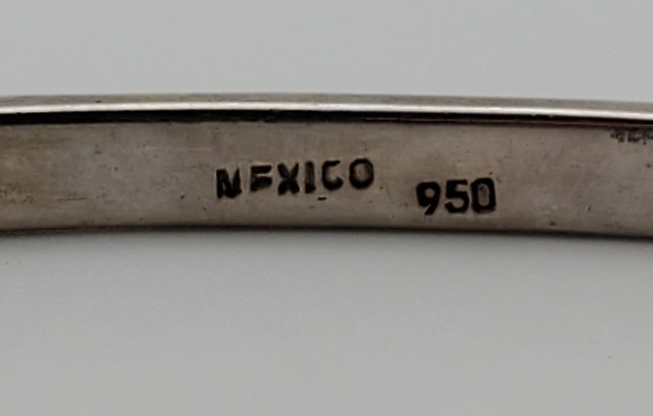 Vintage 950 Silver Turquoise Hinged Bangle
